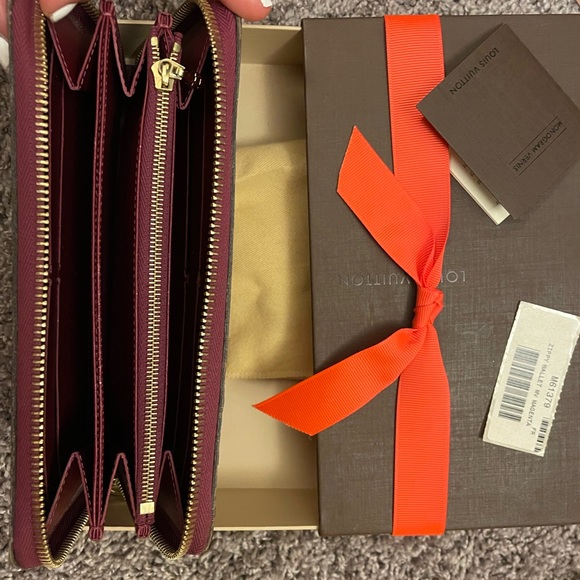 Louis Vuttion wallet w date code - Picture 4 of 13